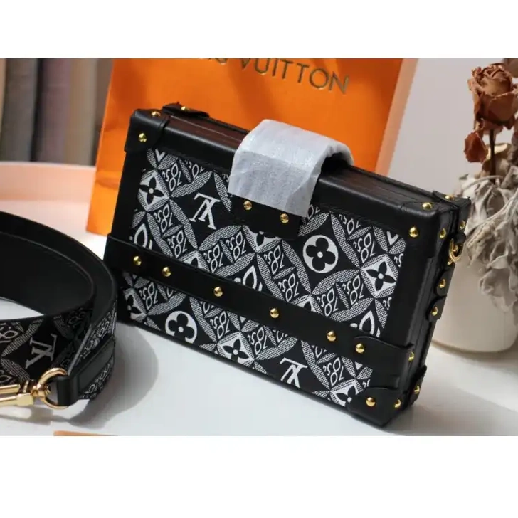 2102SH0018 LV Bags 0816